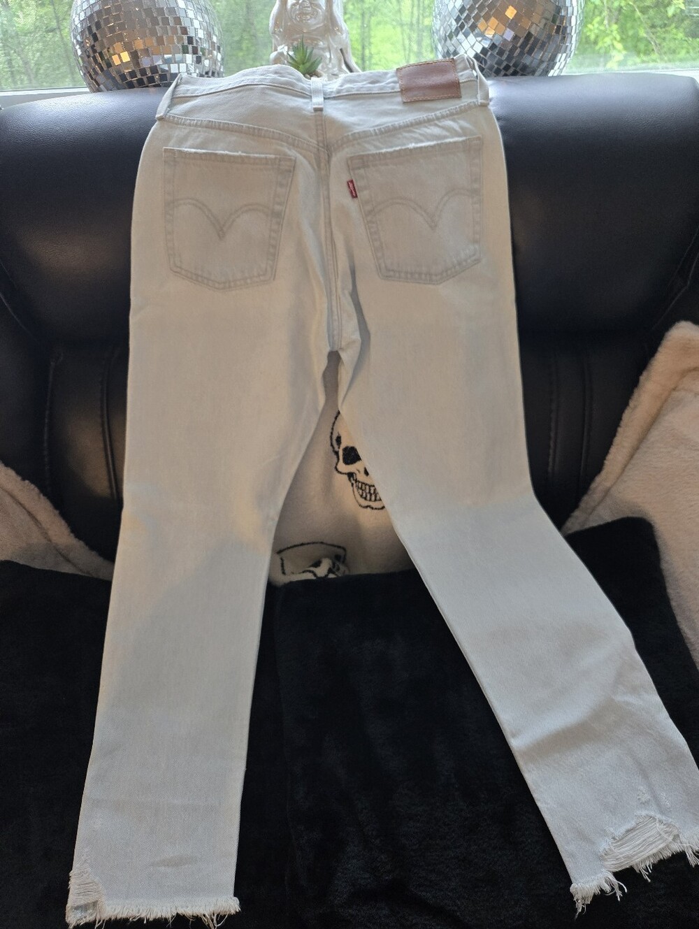 NWOT. Levi's 501s Women's Light Blue Skinny Leg Jeans with Raw Hem. Size W27 L28